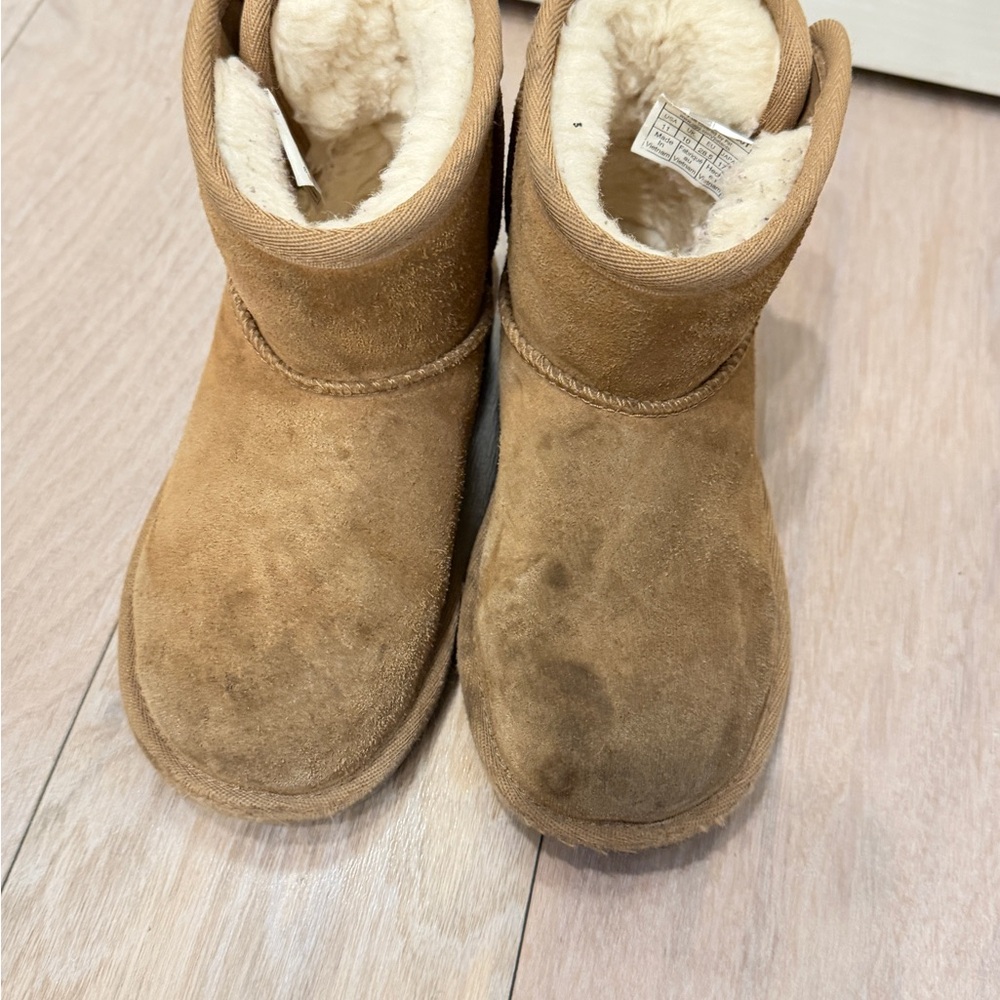 UGG Kids Brown Cozy Boots - Picture 2 of 7